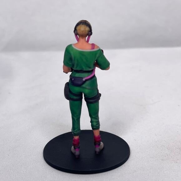 Rainbow Six Siege IQ Elite Figure w/ AUG A2 Rifle - Ubisoft Collectible - Picture 5 of 13